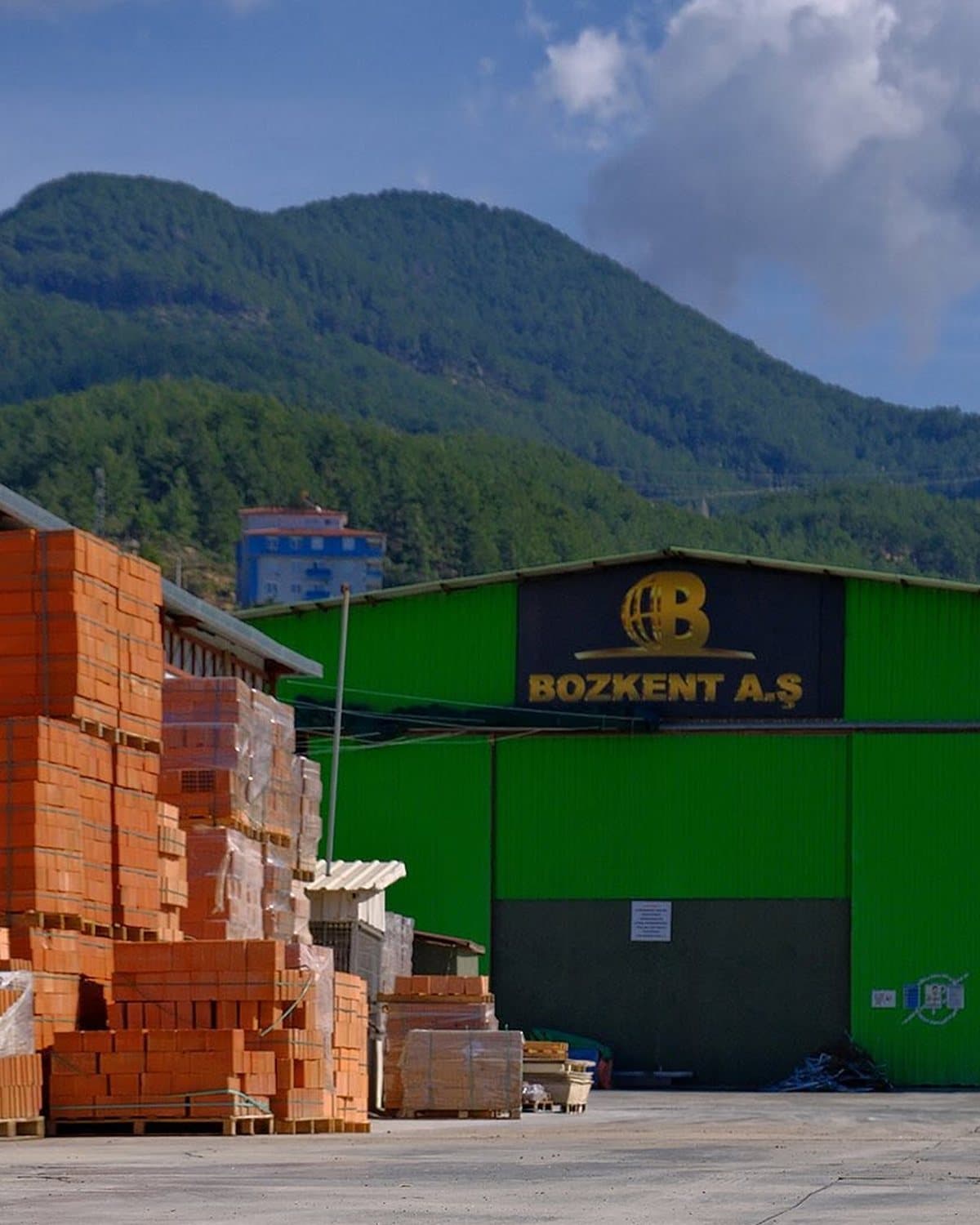 Bozkent'in Alanya'daki depo ve stok alanı